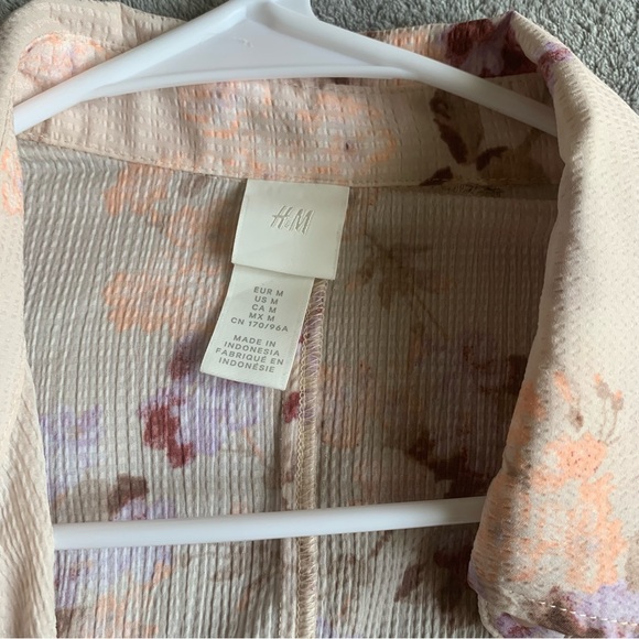 H&M Pink Floral Print Button Down Chiffon Kimono size Medium - Picture 4 of 5